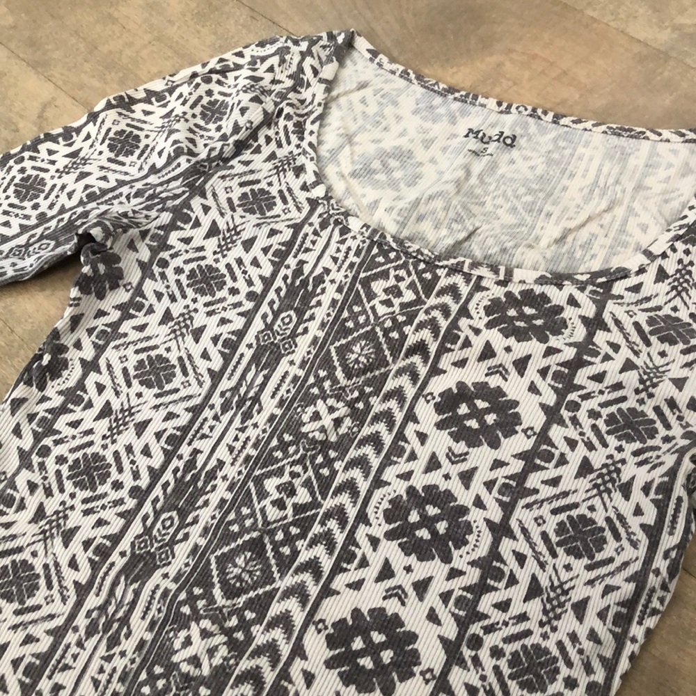 Mudd Aztec pattern top - Picture 2 of 3